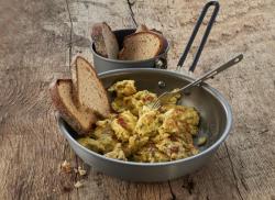 Jajecznica z cebulą 125g. [Scrambled Eggs with Onions]